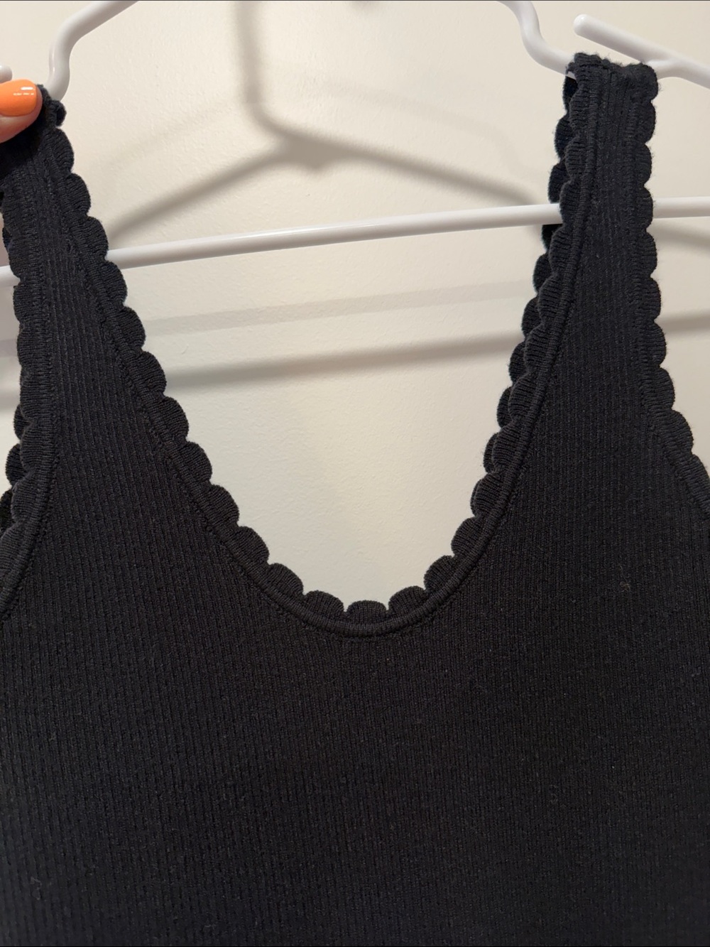 Black Scallop-Edge Knit Tank Top - Picture 5 of 6